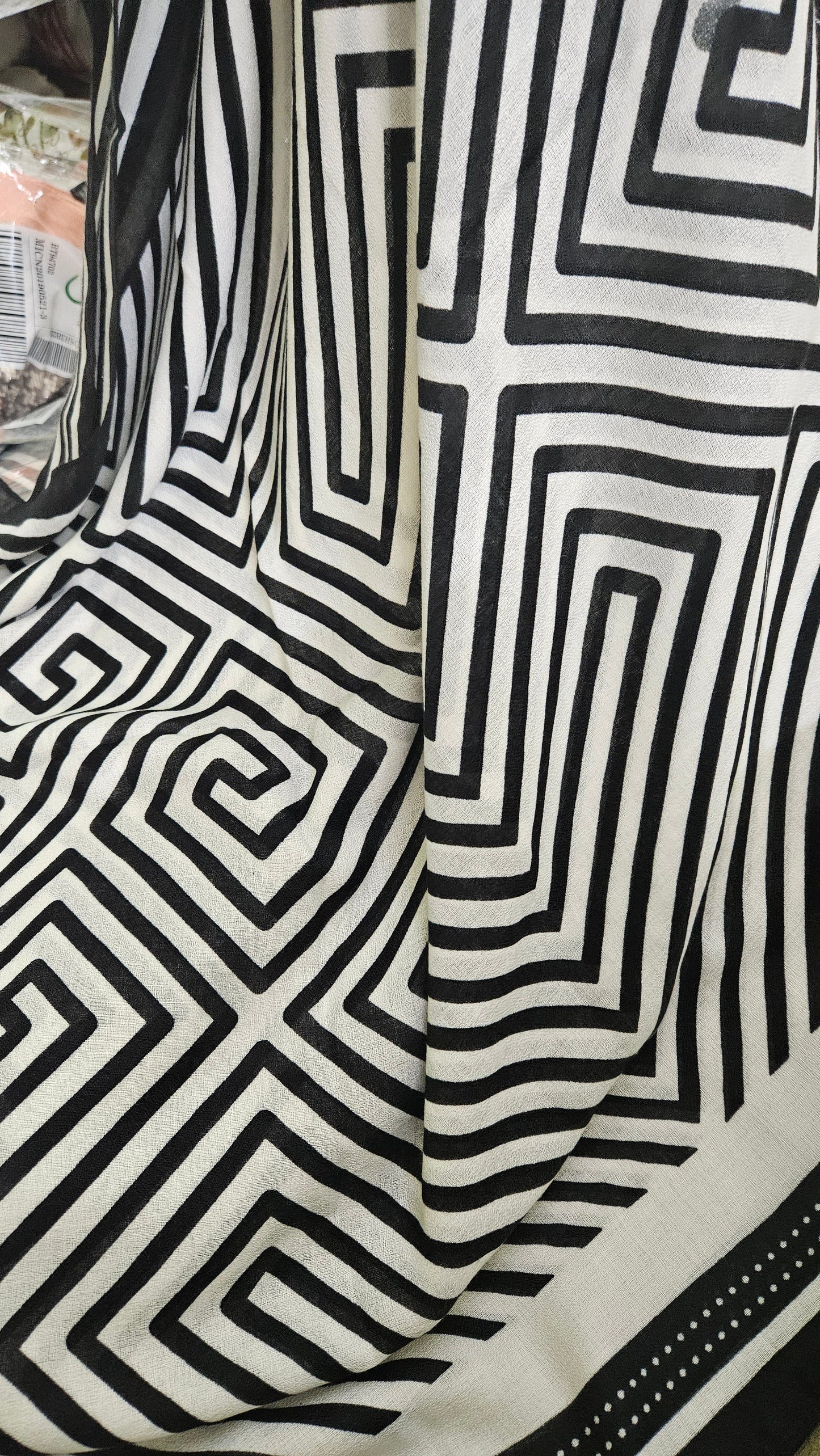 Breathable Viscose Shawl for All-Day Comfort