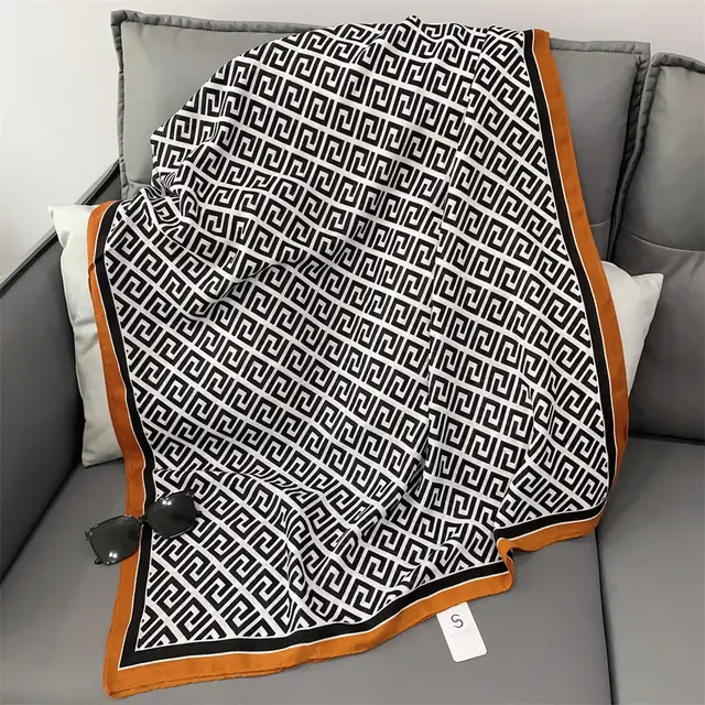 Classic Viscose Scarf – Flowy, Soft, and Elegant