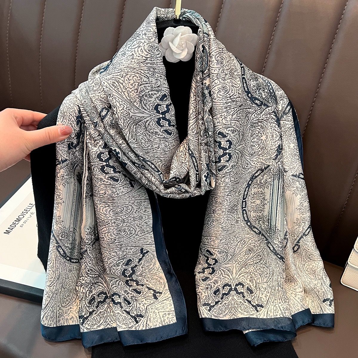 Breathable Viscose Shawl for All-Day Comfort