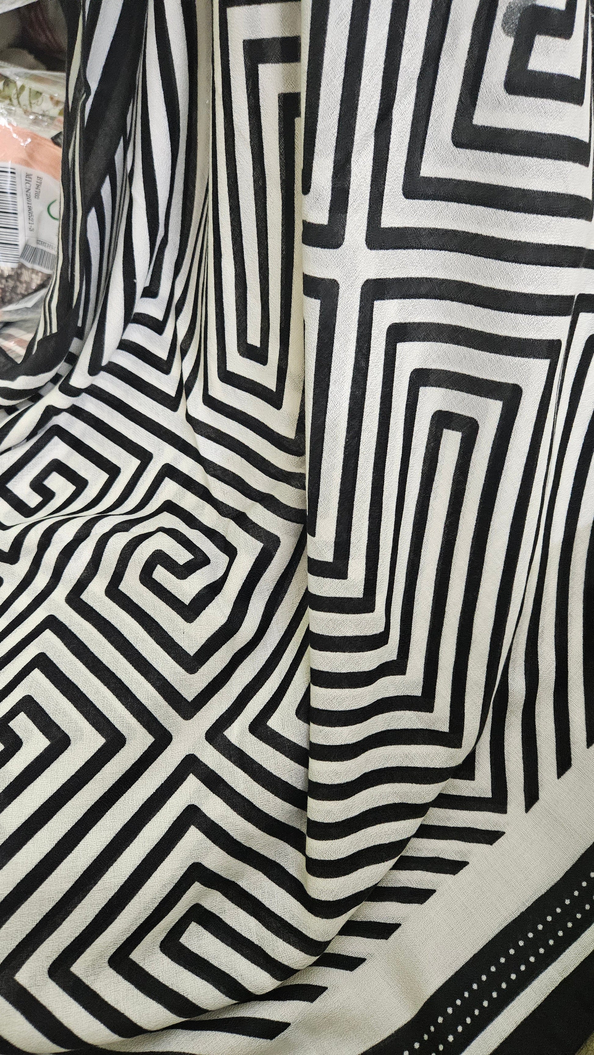 Breathable Viscose Shawl for All-Day Comfort