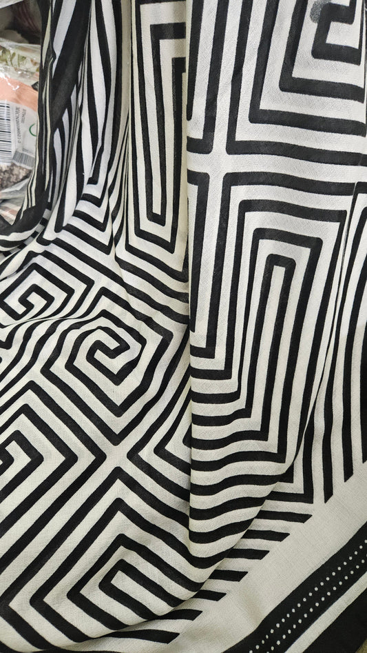 Breathable Viscose Shawl for All-Day Comfort